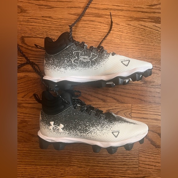 Under Armour Locked Down Football Cleats - Picture 4 of 7